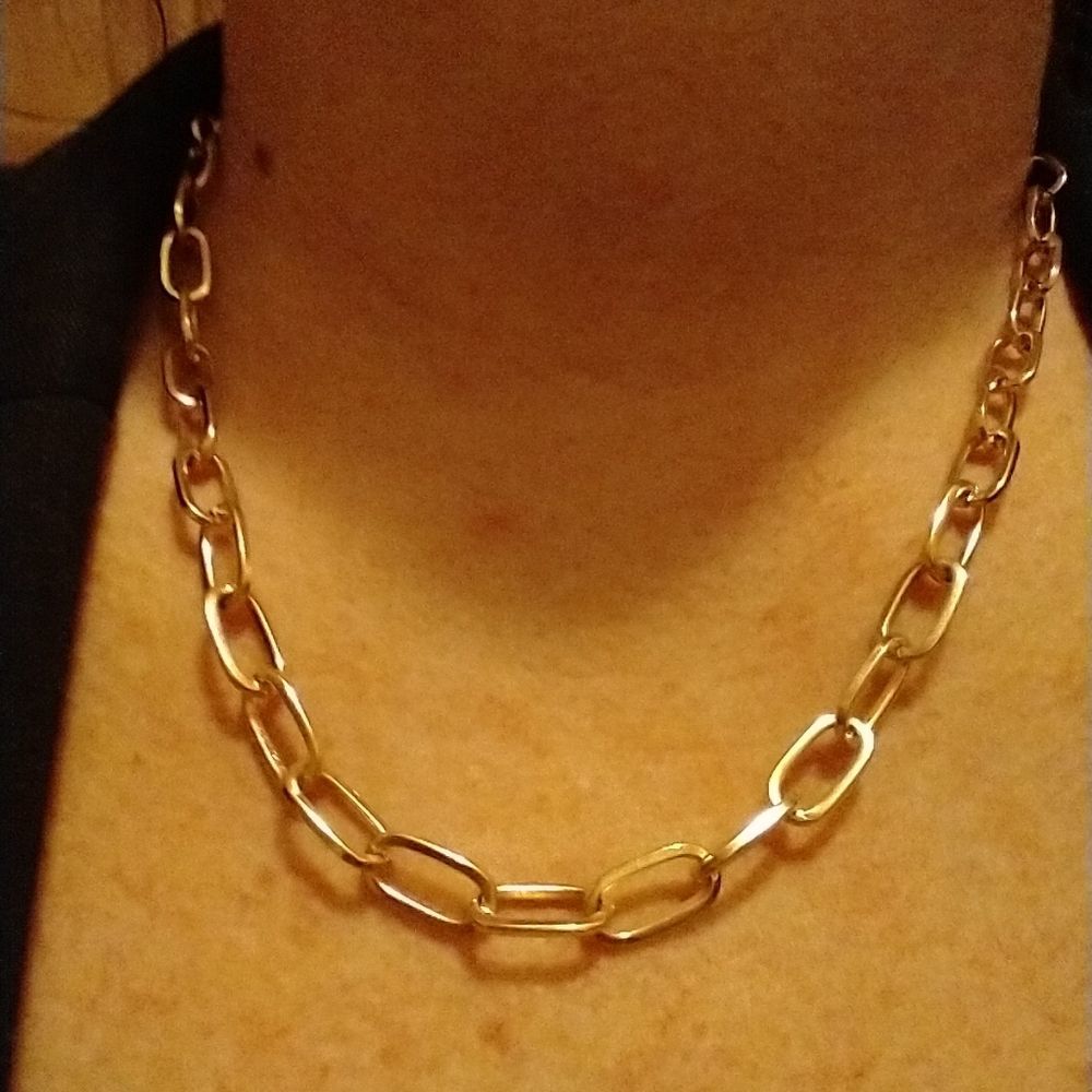 Trendy Chunky Gold Chain Necklace! - Picture 2 of 4
